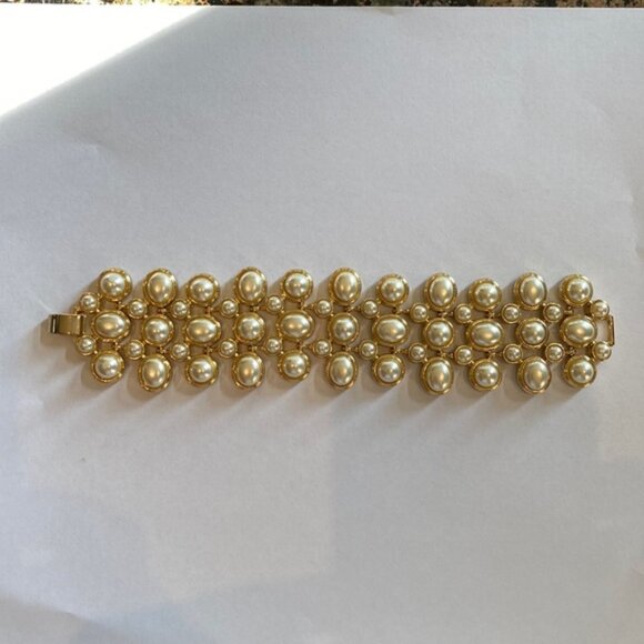 Pearl and Gold Statement Bracelet! - Picture 1 of 5